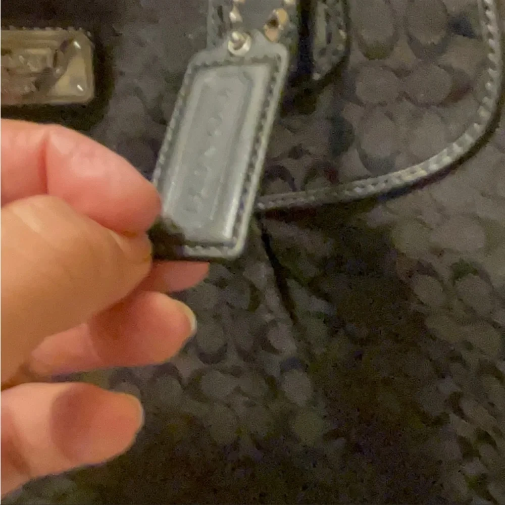 Authentic coach large travel luggage good conditions_10